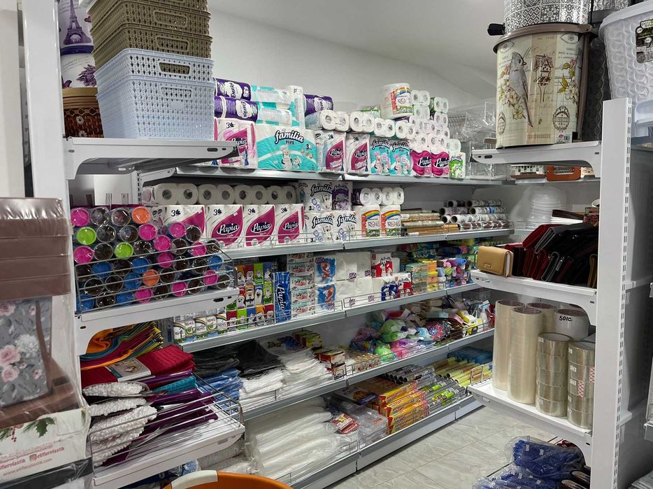 Крайстенни стелажи и гондоли за магазин и бутик