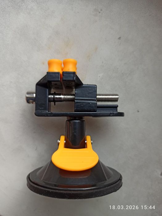 Вращающийся мини-тиски с присоской