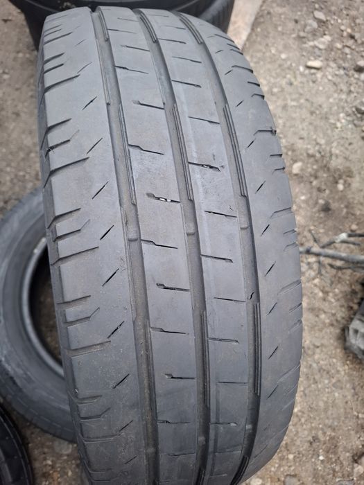 Vand 2 anvelope 215 60 17 C continental de vara bune