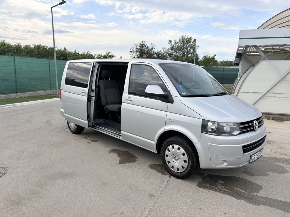Volkswagen Caravelle 2.0 TDI 140 CP • 2012