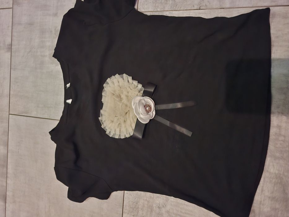 Облекло с- м размер, дънките са с етикет