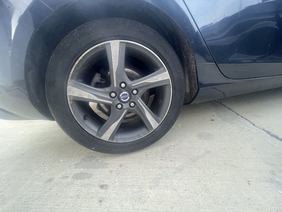 Волво V40 На части