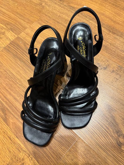 Босоножки как новые 35