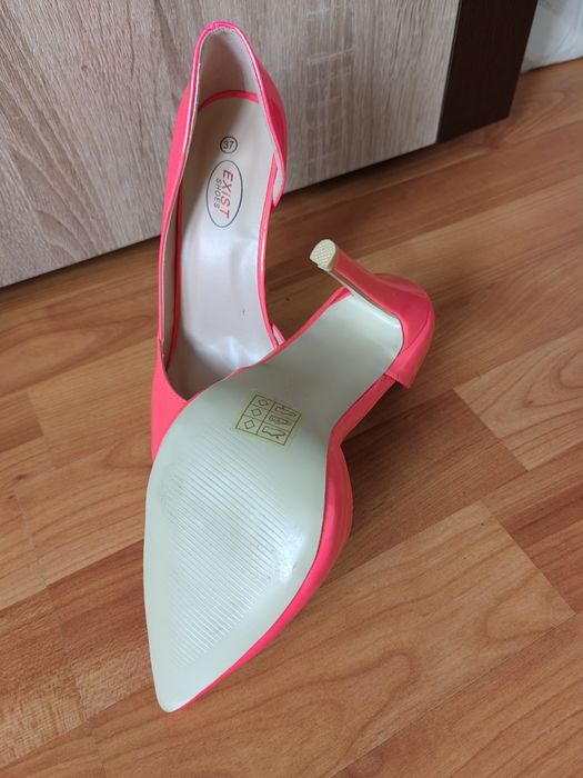 Pantofi stiletto roz neon
