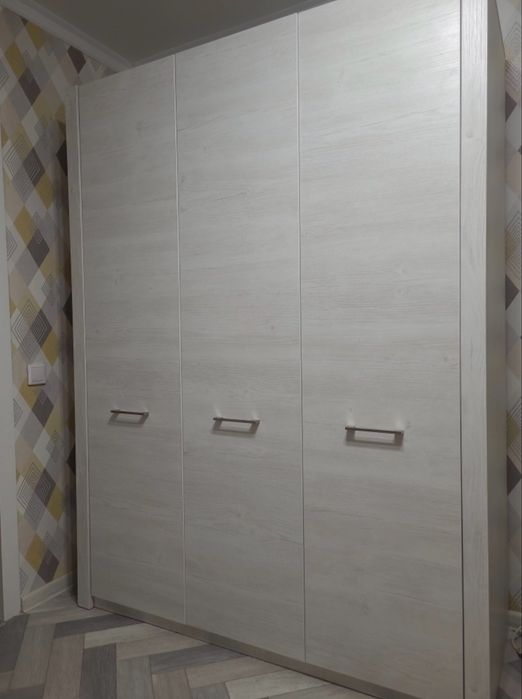 Распашной шкаф Euromebel срочно