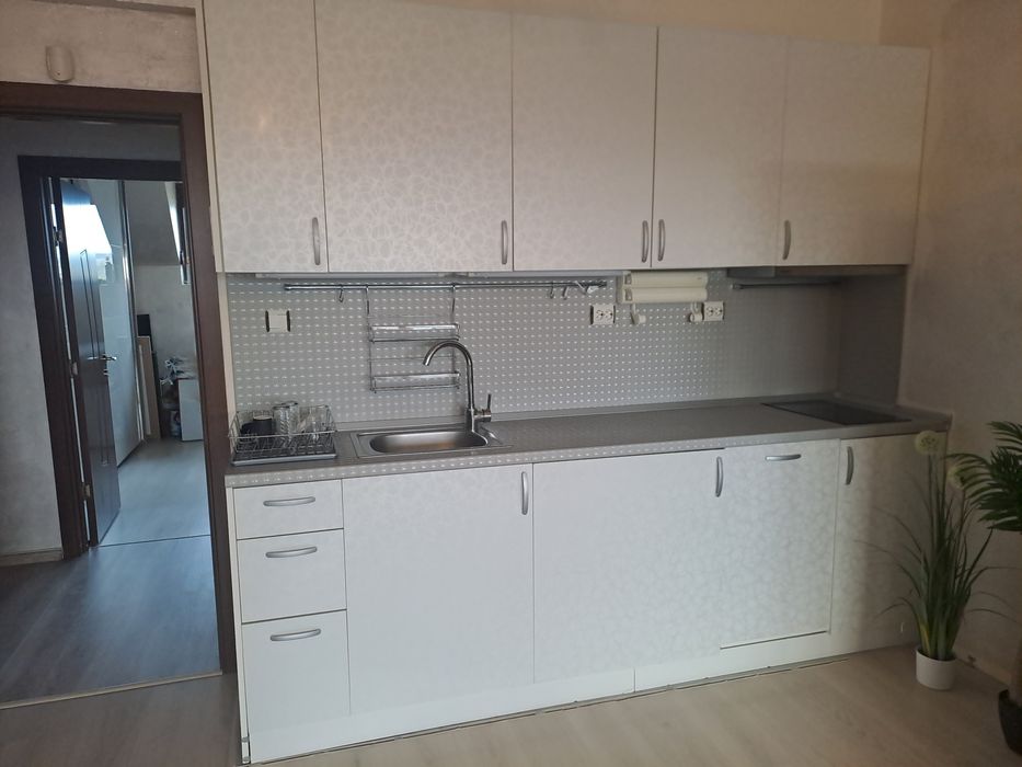 Кухня със котлон,аспиратор