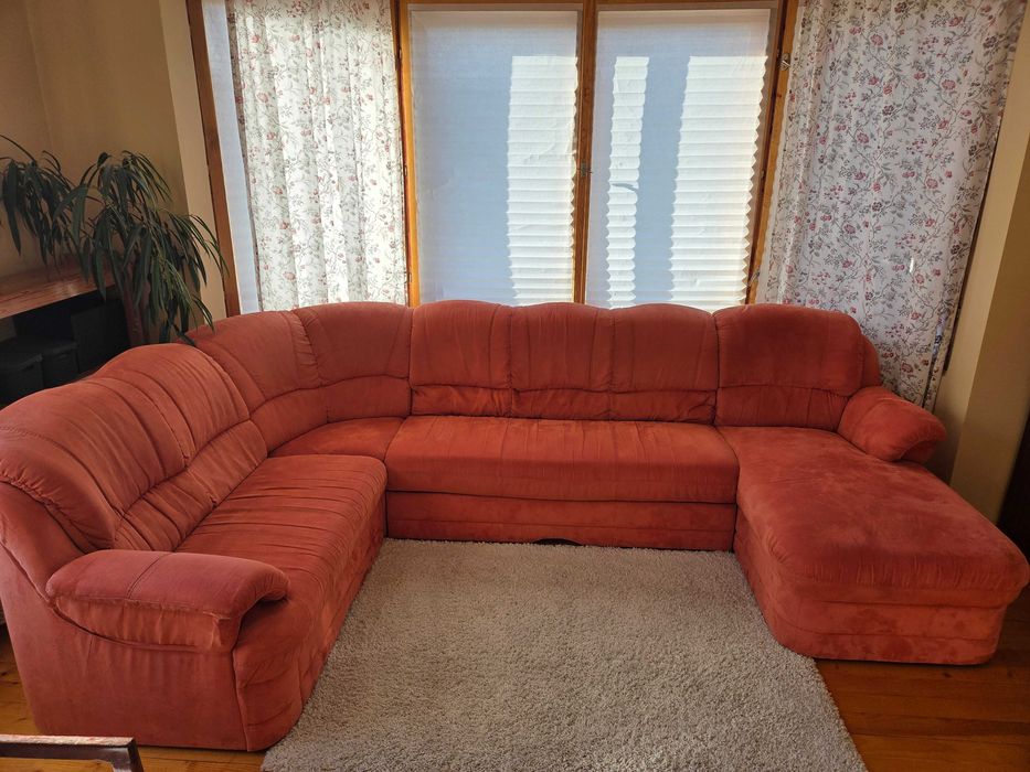 Голям разтегателен диван