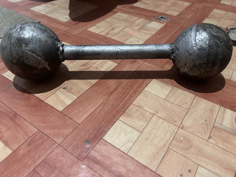 Продам гантели цельные
