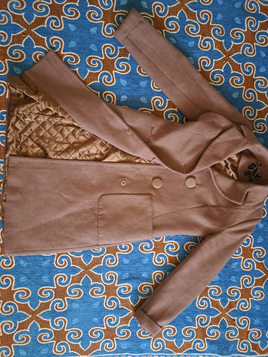 Коричневое пальто