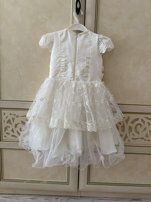 Нарядное белое платье для девочек