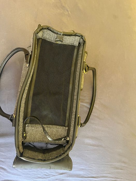 Продавам сива чанта за куче