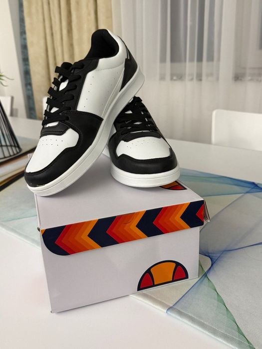 Нови сникърси ELLESSE