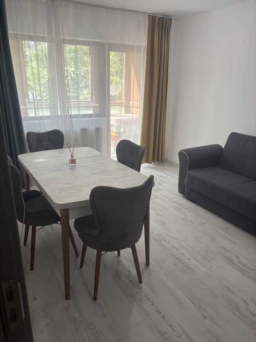 Inchiriez apartament