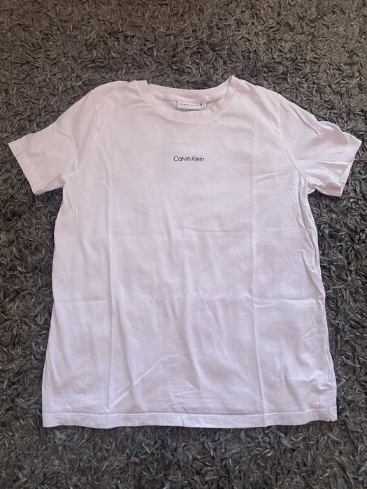 Бяла тениска на Calvin Klein