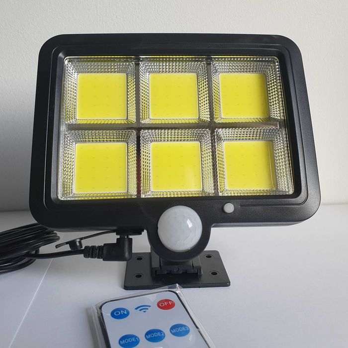 Lampă LED cu panou solar, Senzor de mișcare și lumină crepuscular