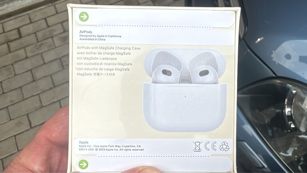 Продам новые AirPods