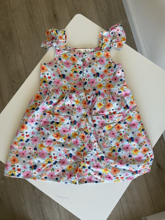 Рокли на zara за момиче различни размери