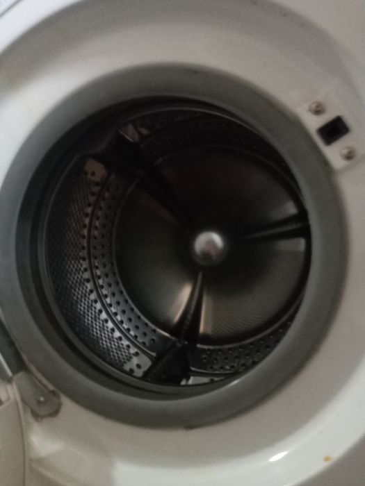 Indesit kir yuvish moshinasi 63T