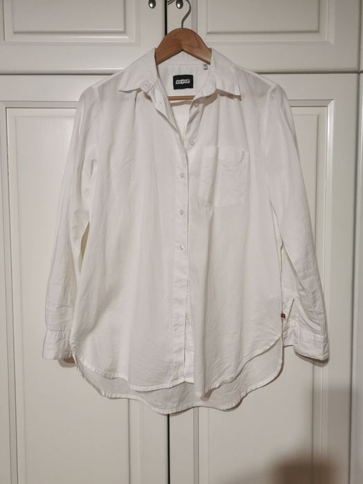 Две ризи, дънкова и бяла