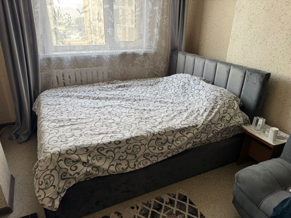 Кровать с матрасом