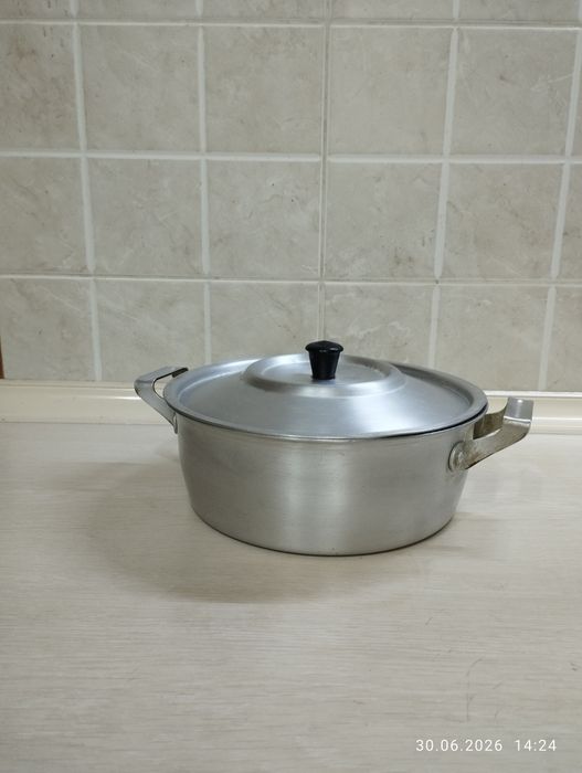 Продаю кастрюли алюминий 2 штукиб/у