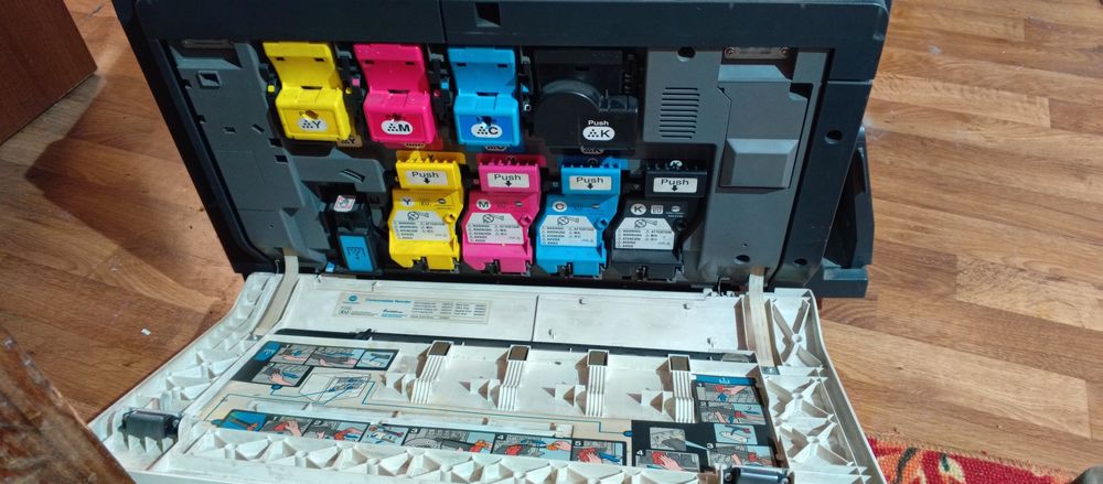 Срочно ! Продаю принтер большой