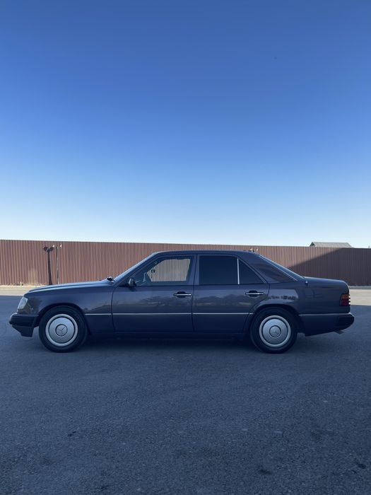 Mercedes Benz E230