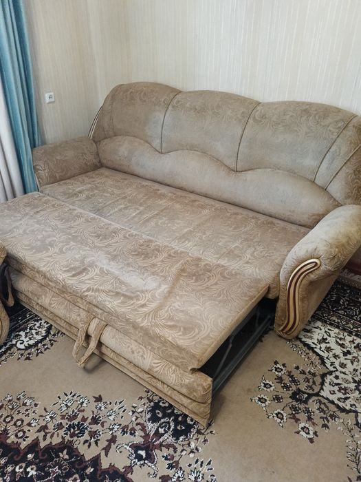 Продам два дивана и два кресло