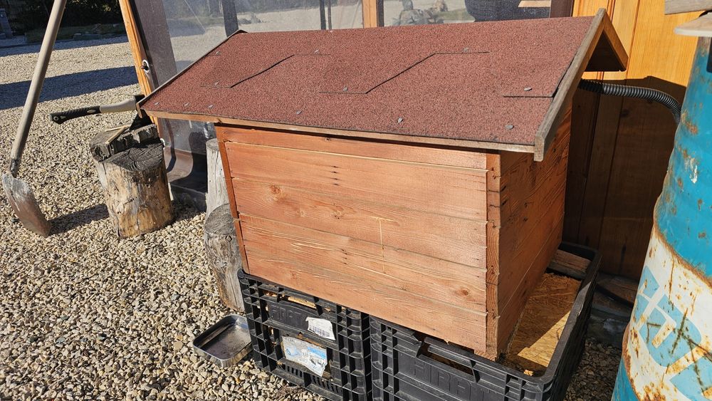 Cotet / Cuscă / Coteț izolat si incalzit pt Câine / Pisică