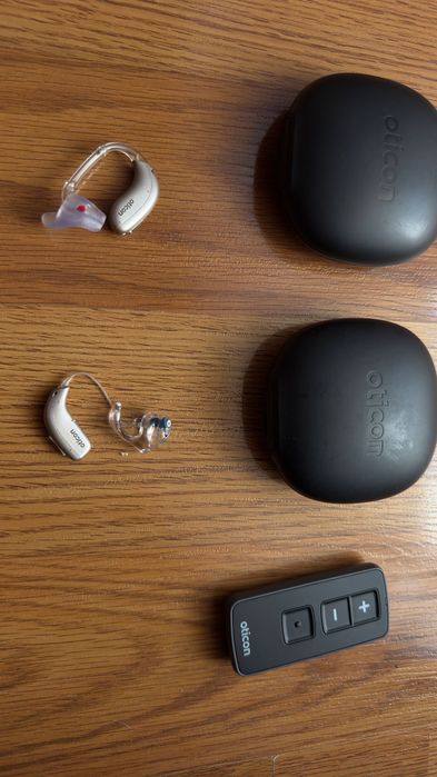 2 aparate auditive Oticon cros PX si More 1 si telecomanda Oticon RC3A