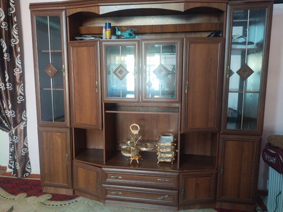 Сервант продается