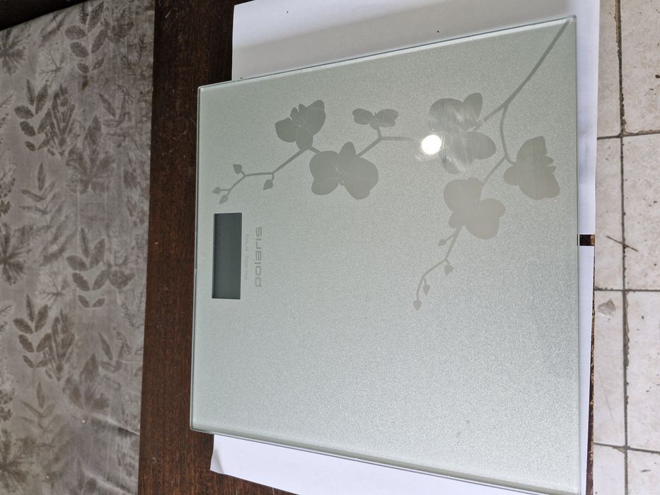 Весы электронные, напольные !!