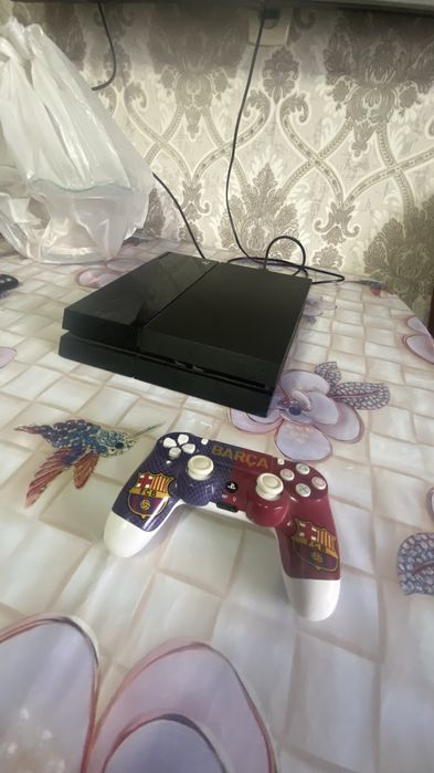 PS4 Slim продается в отличном состоянии FIFA 25