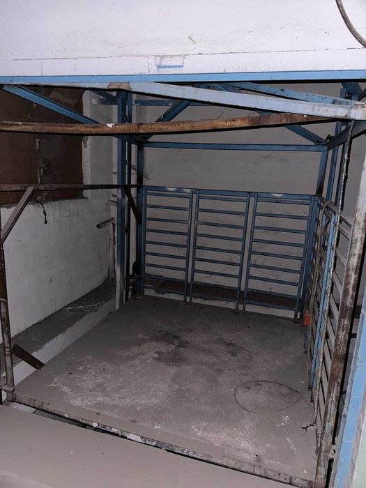 Сдается в аренду складское помещение.(2)этажа.