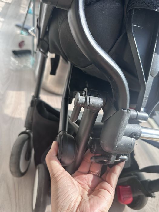 Коляска не рабочая bbyuyu