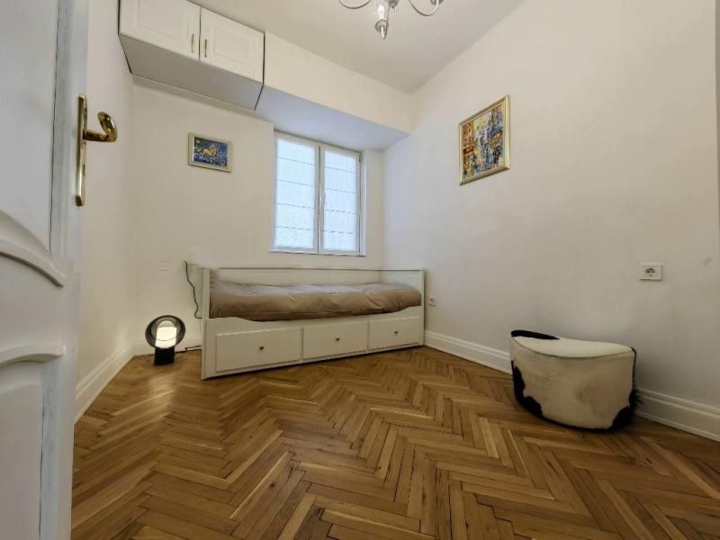 Дава се под наем Тристаен апартамент в София, Център - 75 кв.м за 1300 € - Снимка #8