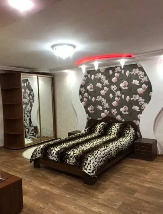 По часам в центре, Сарыарка 11-Абая