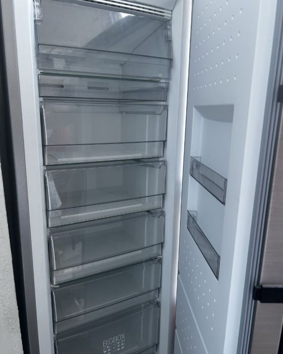 Морозильник почти новый