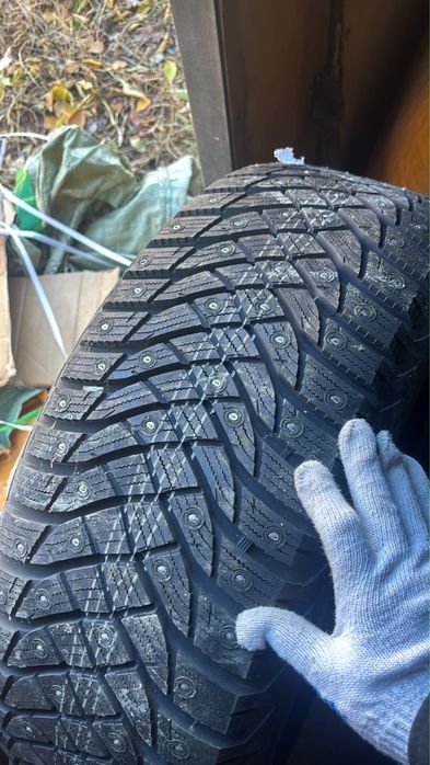 Продам зимние шины 275/65/17