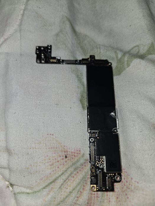 Placa de baza iPhone 8 resetata stare foarte buna