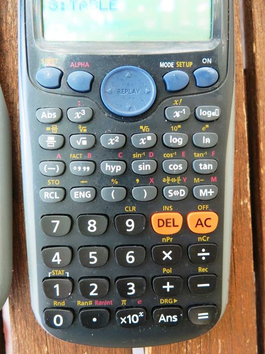 Научен калкулатор Casio fx-82ES PLUS