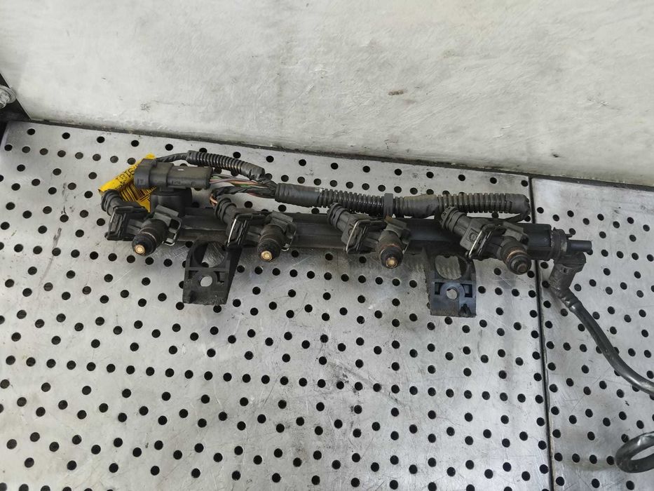 rampa cu injectoare 1.2 b d4fd740 renault clio 3  8200286064