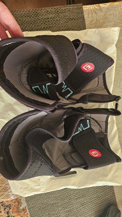 Genunchere G-FORM E-LINE