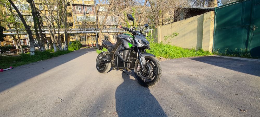 Электромотоцикл Kawasaki Z1000.