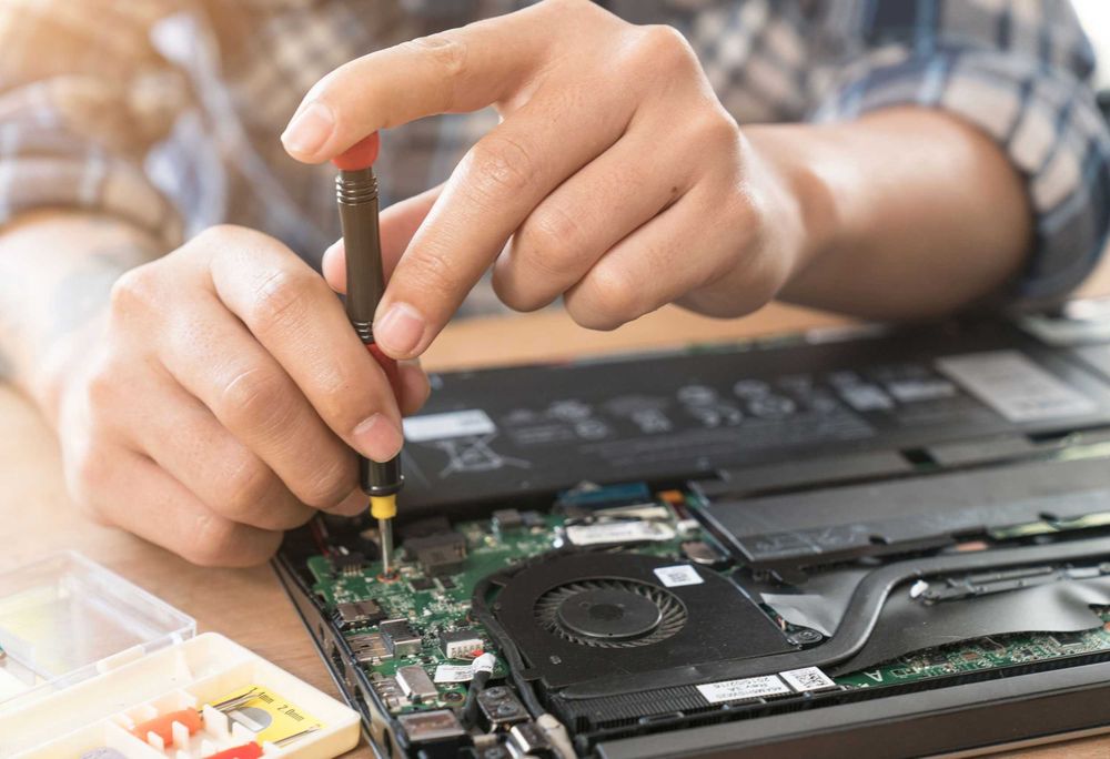 Reparatii laptop, calculatoare Bucuresti / Curatare laptop - Service Easy IT