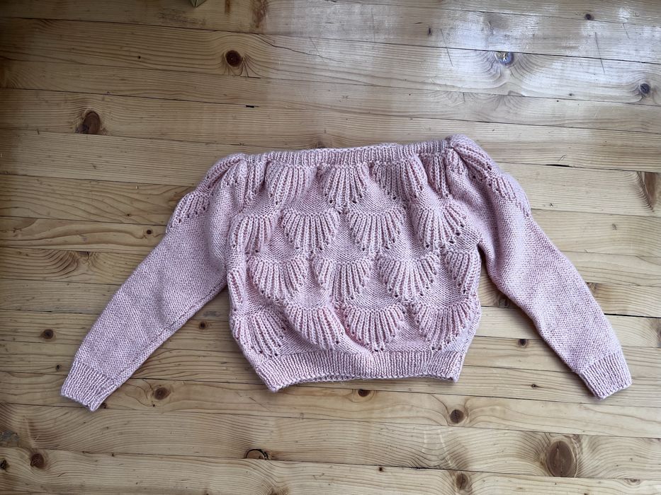 Неповторими ръчно плетени пуловери от естествена вълна