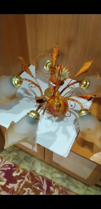 Продам люстру в отличном состоянии