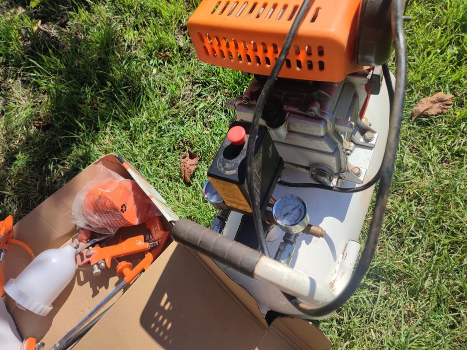 Compresor aer RURIS AirPower 2400 plus kit compresor. Stare excelentă.