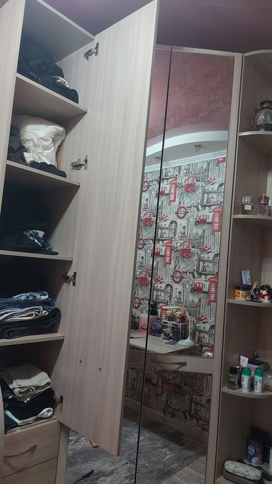 Продается шкаф для одежды. Угловой.