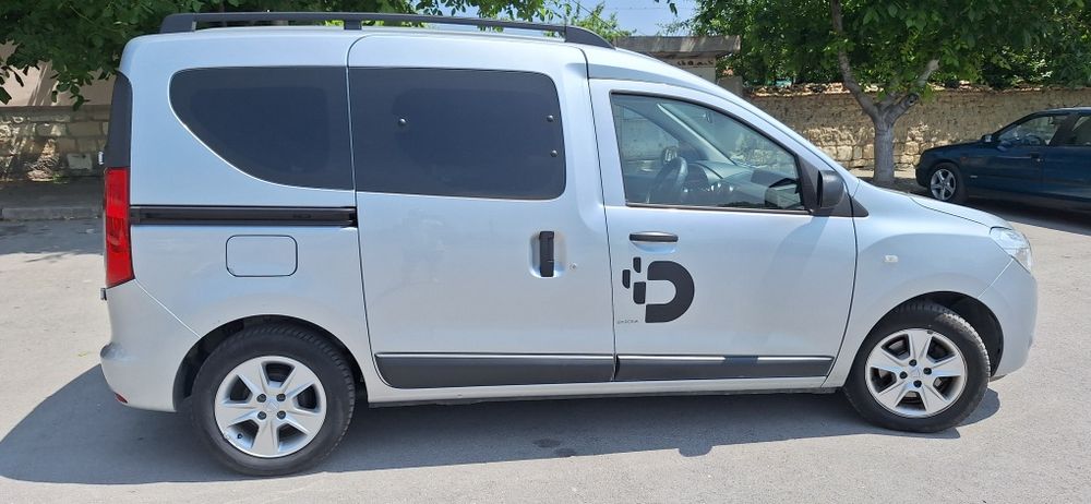 Продавам Дачия Докер